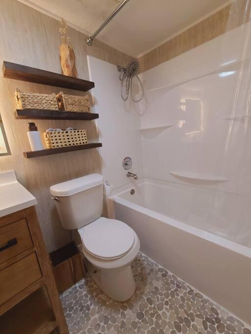 Centrally Located In Rogers And Bentonville! -Private Rooms Bagian luar foto