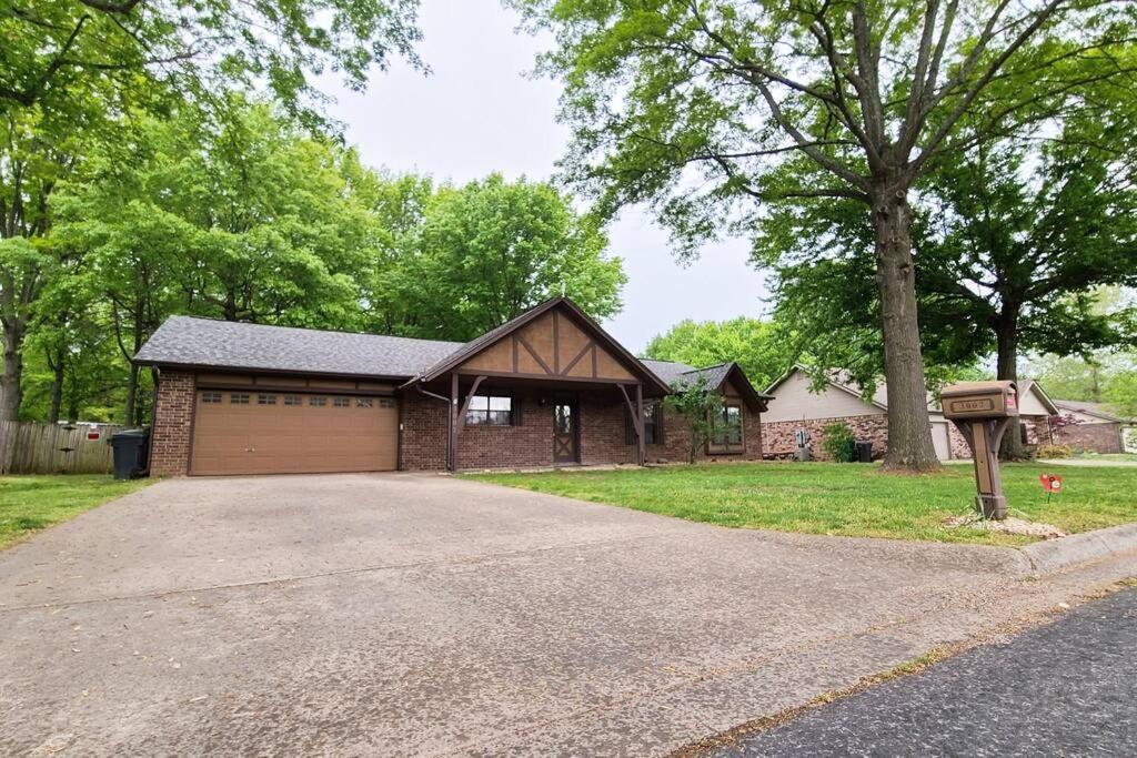Centrally Located In Rogers And Bentonville! -Private Rooms Bagian luar foto