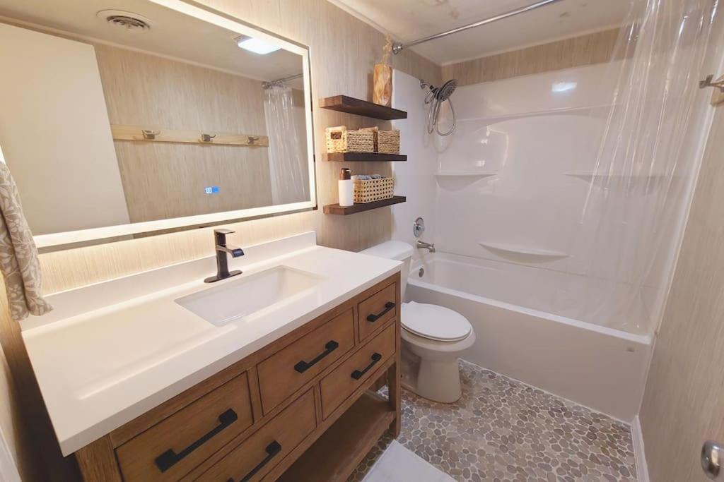 Centrally Located In Rogers And Bentonville! -Private Rooms Bagian luar foto