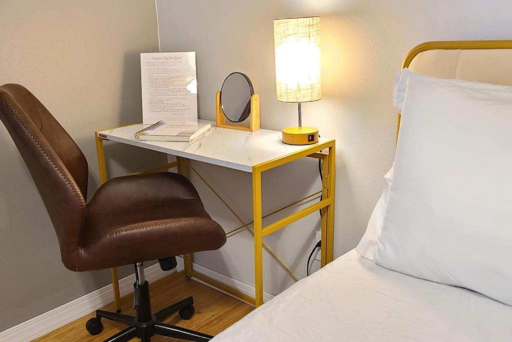 Centrally Located In Rogers And Bentonville! -Private Rooms Bagian luar foto